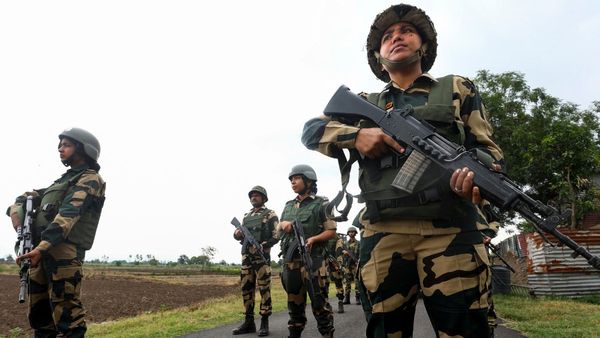 भारत-पाक सीमा पर 15 पाकिस्तानी मछुआरे गिरफ्तार, क्या-क्या हुआ बरामद, कैसे पकड़ में आए ये लोग