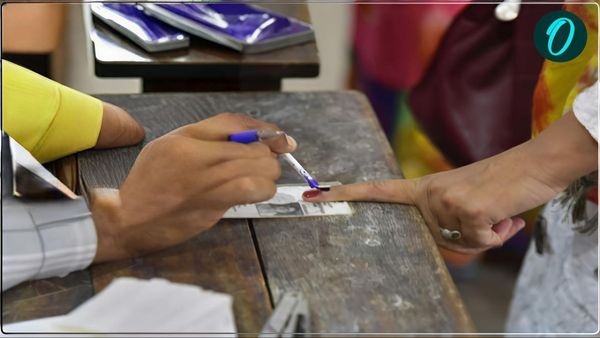 Bihar Chunav 2025: सात लाख वोटर कटे, 7 बड़े सवाल, क्या यह तकनीकी गड़बड़ी है या सुनियोजित चुनावी चाल?