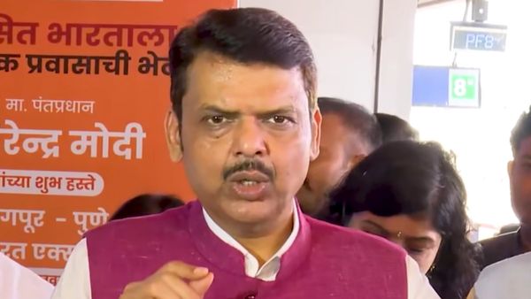 शरद पवार के महाराष्‍ट्र चुनाव में 160 सीटों वाली 'गारंटी' के आरोप पर भड़के सीएम फडणवीस, जानिए क्‍या कहा?