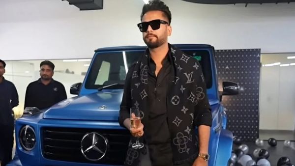 पैसा बना एल्विश यादव की जान का दुश्मन? 26 साल के यूट्यूबर ने बनाई करोड़ों की दौलत, कार कलेक्शन भी जानदार