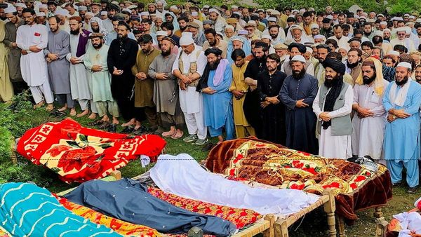 Pakistan Flood: 300 पार हुआ मौत का आंकड़ा, 24 घंटे में चली गईं 270 जानें, क्या कर रहे शहबाज मियां?