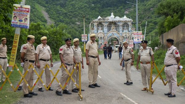 Haryana Teacher Hatyakand: भिवानी-चरखी दादरी में 48 घंटे के लिए इंटरनेट बंद, जानें कब तक? सियासी तूफान!