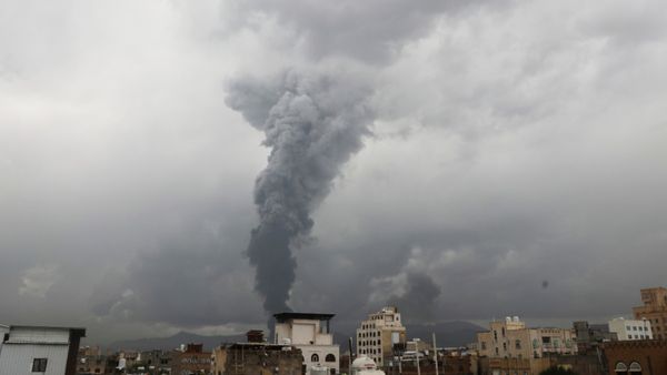 इजरायल ने यमन के सना में की एयरस्‍ट्राइक, हूती प्रधानमंत्री अहमद अल-रहावी समेत कई मंत्रियों की मौत