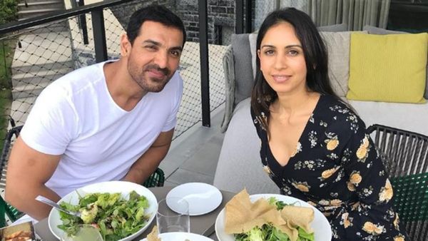 John Abraham का भी होने वाला है डिवोर्स! शादी तोड़ने के पीछे सामने आई हैरान करने वाली वजह