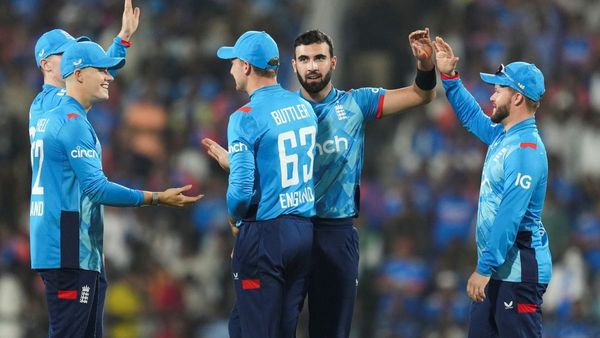 क्रिकेट जगत में पसरा मातम, इंग्लैंड के दिग्गज खिलाड़ी के पिता का निधन, दुःख के बावजूद मैच खेलने उतरा प्लेयर