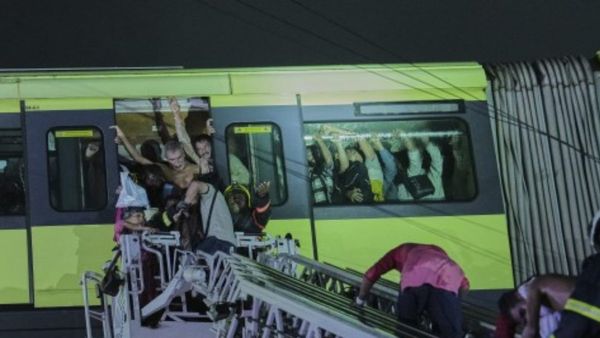 Mumbai Rain: मुंबई में फंसी मोनो ट्रेन, शीशे तोड़कर क्रेन से सुरक्षित निकाले गए सभी यात्री