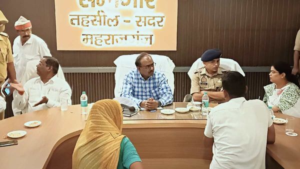 Maharajganj News: भूमि संबंधी समस्याएं जल्द होंगी खत्म, डीएम ने दिए यह खास निर्देश