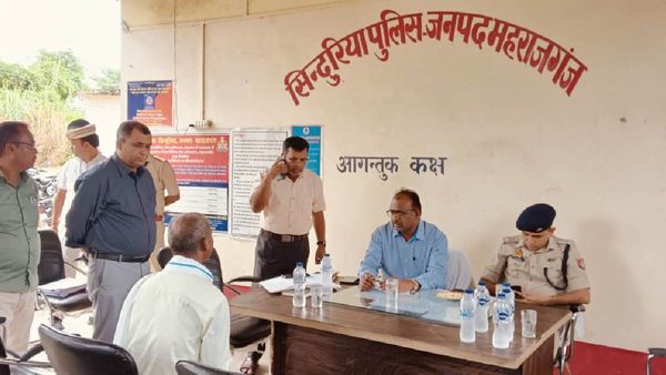 Maharajganj News: समस्याओं के निस्तारण के लिए डीएम ने दिए यह खास निर्देश, लापरवाही पड़ेगी भारी