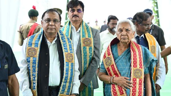 जिन छात्रों को आज उपाधि मिली है वे यह संकल्प लें कि समाज के लिए काम करेंगे - आनंदीबेन पटेल