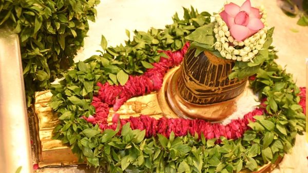 सावन के आखिरी सोमवार पर Kashi Vishwanath मंदिर में रुद्राक्ष श्रृंगार, सुरक्षा को लेकर निर्देश सख्त