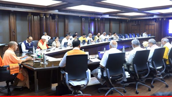 योगी सरकार की UK scholarship योजना से अब यूपी के छात्रों को मिलेगा विदेश में पढ़ाई का सुनहरा मौका