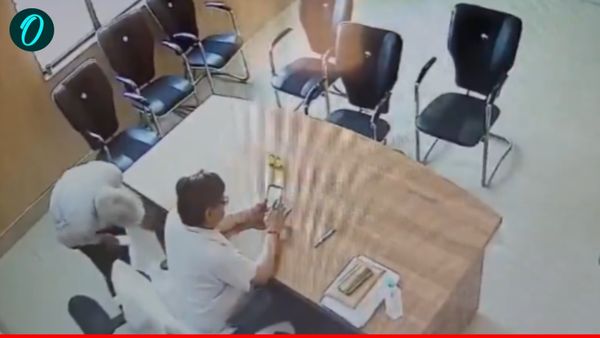 Auraiya News: जेब में लिफाफा डालते कैमरे में कैद हुए SDM, वायरल वीडियो से मचा हड़कंप, जांच जारी