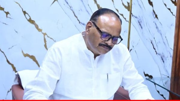 Health Department: योगी सरकार का सख्त कदम, अनुशासनहीनता पर लखनऊ समेत कई जिलों के डॉक्टरों पर हुई कार्रवाई