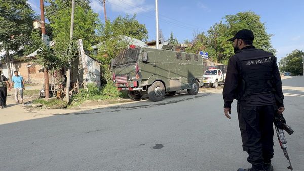 Operation Akhal: जम्मू-कश्मीर में ऑपरेशन अखल के तीसरे दिन 3 आतंकी ढेर, एक जवान घायल, जानें कौन थे आतंकवादी?