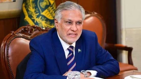 भारत से बातचीत के लिए पाकिस्तान ने लगाई गुहार, इशाक डार बोले इसके लिए‘भीख नहीं मांगेंगे’