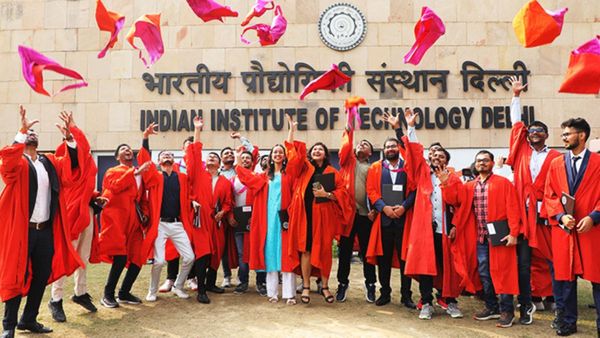 IIT दिल्ली कॉन्वोकेशन में चमके गोपाल कृष्ण तनेजा, 63 साल की उम्र में हासिल की PhD की डिग्री