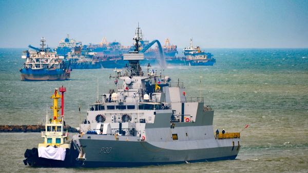 Indian Navy Recruitment 2025: भारतीय नौसेना में निकली भर्ती, लाखों की है सैलरी, अभी करें अप्लाई!