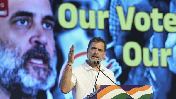 Shakun Rani पर राहुल गांधी के आरोप से मचा बवाल, ‘डुप्लिकेट वोटिंग’ के दावों पर EC ने ली क्लास! जानें सच?