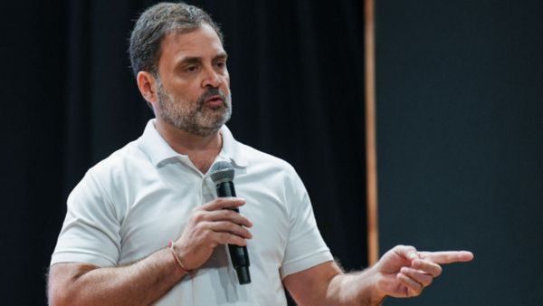 BJP से एफिडेविट क्यों नहीं मांगा? चुनाव आयोग के 'सब समकक्ष' वाले बयान पर कांग्रेस का कड़ा पलटवार, लगाए आरोप