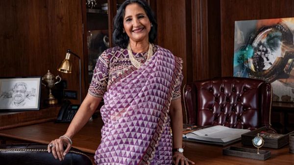 राकेश झुनझुनवाला की पत्नी के दिलचस्प फैसले ने सबको चौंकाया, बड़ी गिरावट से पहले बेचे 334 करोड़ के शेयर