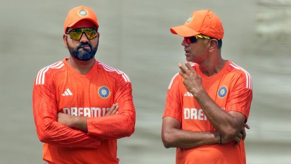 Rohit Sharma हैं ड्रेसिंग रूम के असली बॉस, राहुल द्रविड़ ने हिटमैन को बताया सच्चा कप्तान