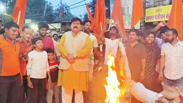 विभाजन विदिषिका दिवस पर भगवा ध्वज यात्रा, पाकिस्तान का पुतला दहन, दुर्गेश केसवानी ने कांग्रेस पर किया हमला