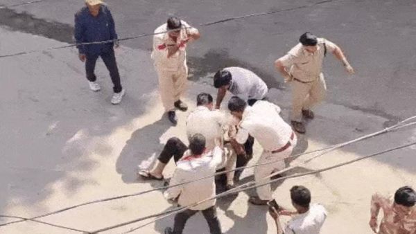 MP Newनरसिंहपुर में पुलिस की गुंडागर्दी, TI ने व्यापारी को पिटवाया, VIDEO बनाकर उड़ाया मजाक, जनता ने थाना घेरा