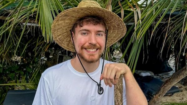 कौन है यह यूट्यूबर, जो हर घंटे कमा रहा 50 लाख रुपए, फैन को तोहफे में दिया पूरा आइलैंड?