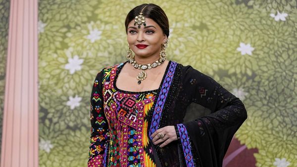 शाहरुख खान की वजह से Aishwarya Rai की नींदे हुई थी हराम, सिमी ग्रेवाल के शो में बताया था वो किस्सा