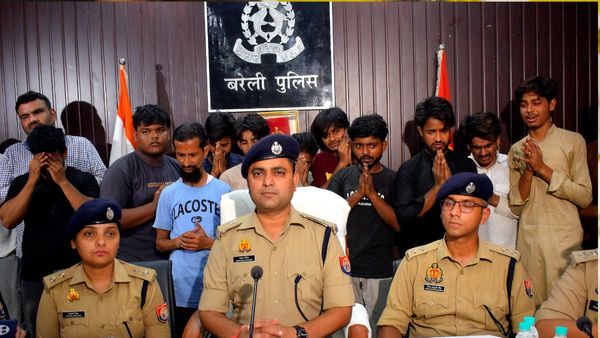 Bareilly violence: हिंसा का मुख्य साजिशकर्ता नदीम खान गिरफ्तार, इंटरनेट बंदी से व्यापार और आम जनता बेहाल