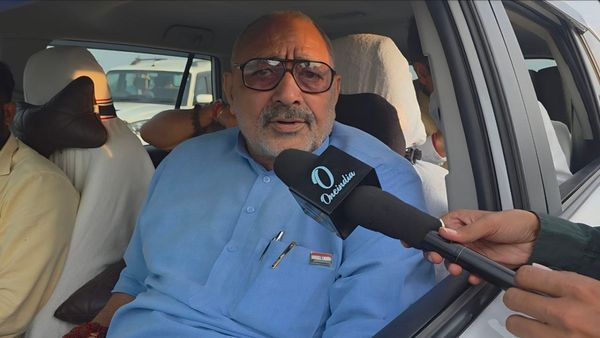 Bihar Chunav 2025: 'कसाई के श्राप से गाय नहीं मरती',Owaisi पर Giriraj गर्म, कर दी विधानसभा चुनाव की भविष्यवाणी