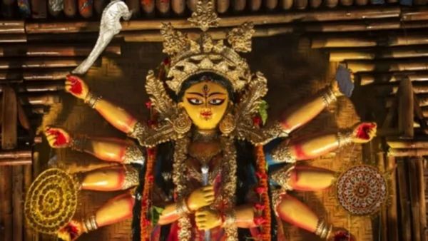 Durga Mata ki Aarti: इस आरती बिना अधूरी है नवरात्रि की पूजा, जरूर करें इसका पाठ, भरी रहेगी तिजोरी