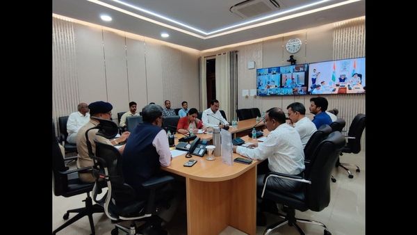 Bihar News : मुख्य सचिव ने दुर्गा पूजा के मद्देनज़र कानून व्यवस्था को लेकर की उच्च स्तरीय बैठक