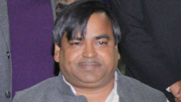 लखनऊ जेल में बंद पूर्व मंत्री गायत्री प्रजापति पर हुआ जानलेवा हमला, जख्‍मी हालत में KGMU में किए गए भर्ती