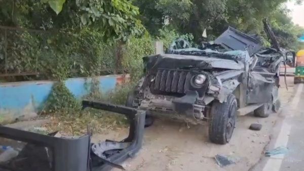 Gurugram में सुबह-सुबह मौत का तांडव! डिवाइडर से टकराकर Thar कई बार पलटी, 5 जिंदगियां खत्म, मचा हाहाकार!