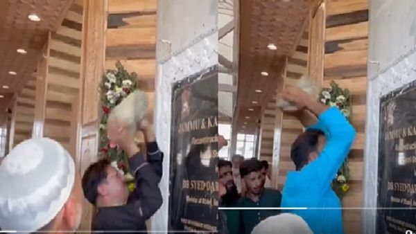 Hazratbal Dargah Chaos: ईद-ए-मिलाद के मौके पर श्रीनगर में बवाल, प्रदर्शनकारियों ने अशोक स्तंभ तोड़ा