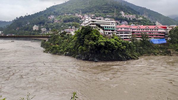 Himachal Pradesh Weather: सीएम सुक्खू ने किया प्रदेश को आपदाग्रस्त घोषित, अगले दो दिन राज्य के लिए भारी!