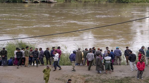 IMD Alert: मानसून की तबाही अभी और रहेगी जारी, मौसम विभाग ने नए अलर्ट में बताया मूसलाधार बारिश की वजह