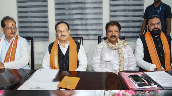 बिहार चुनाव: पटना में जेपी नड्डा ने भाजपा कार्यकर्ताओं को दिया जीत का मंत्र, नीतीश से क्‍यों नहीं की मुलाकात?