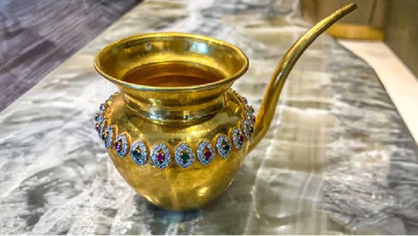 Red Fort Kalash Theft: चोरी हुए 1 करोड़ के कलश का है बड़ा धार्मिक महत्व, जानें क्यों इसे हीरे से सजाया गया?