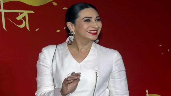 Karisma Kapoor के नखरों से परेशान हो डायरेक्टर ने शूटिंग के बीच दिखाया था बाहर का रास्ता, फिल्म हुई थी सुपरहिट