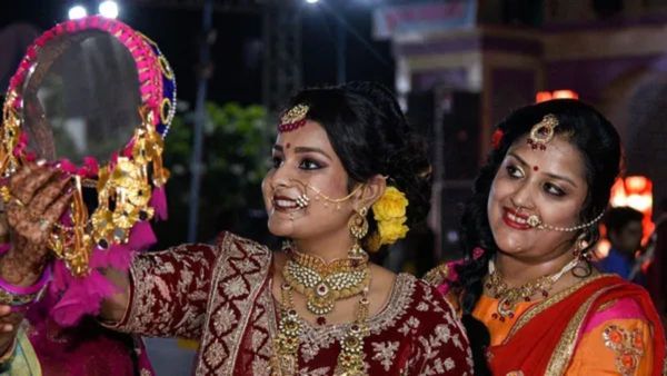 Karwa Chauth 2025 Aaj Hai: करवा चौथ आज,  क्या है शुभ मुहूर्त और पूजा-विधि