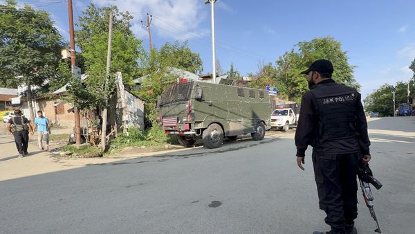 Kishtwar Encounter: जम्मू-कश्मीर के किश्तवाड़ में सेना का आतंकियों से खूनी संघर्ष! मणिपुर में 2 जवान शहीद