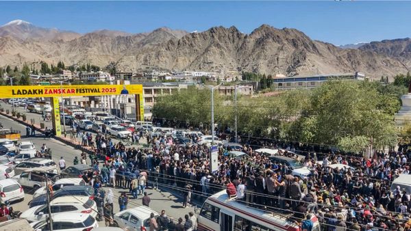 'पहले जश्न मनाया और अब..' Ladakh Protest पर उमर अब्दुल्ला का मोदी सरकार पर तंज, पूछा- कब तक इंतजार?