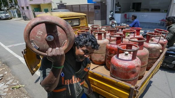 GST 2.0: 22 सितंबर से कम होगी LPG सिलेंडर की कीमत? जानिए जीएसटी घटाने के बाद आपकी जेब पर कैसा असर होगा