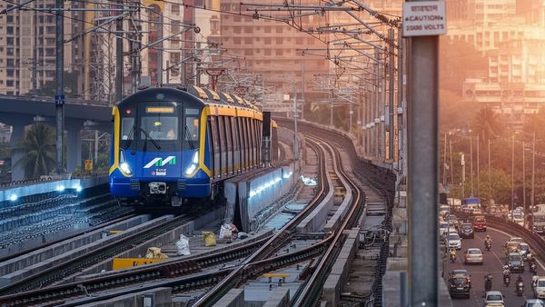 Mumbai Metro: नवरात्रि पर धमाका! ठाणे से 10.5KM लंबे रूट पर 10 स्टेशन का सफर अब मिनटों में, कितना किराया?