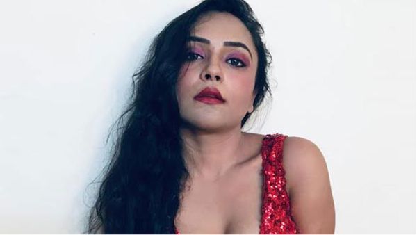 'वो मेरे होंठ पर किस, उनका थूंक', बॉलीवुड के दिग्गज डायरेक्टर पर ullu एक्ट्रेस नेहल वडोलिया ने लगाए गंभीर आरोप