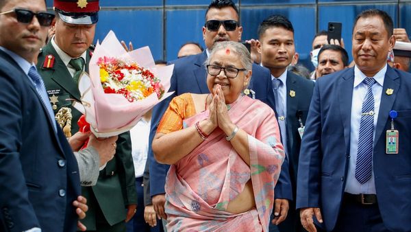 Nepal: अंतरिम PM सुशीला कार्की के घर के बाहर प्रदर्शन, हिंसा में मारे गए लोगों के परिजनों ने क्यों किया हंगामा