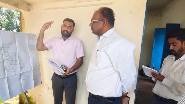 Maharajganj News: जल जीवन मिशन परियोजनाओ का डीएम ने जाना हाल, दिए यह निर्देश