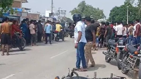 Jaunpur Road Accident: ट्रेलर से टकराई श्रद्धालुओं से भरी बस, 4 की मौत